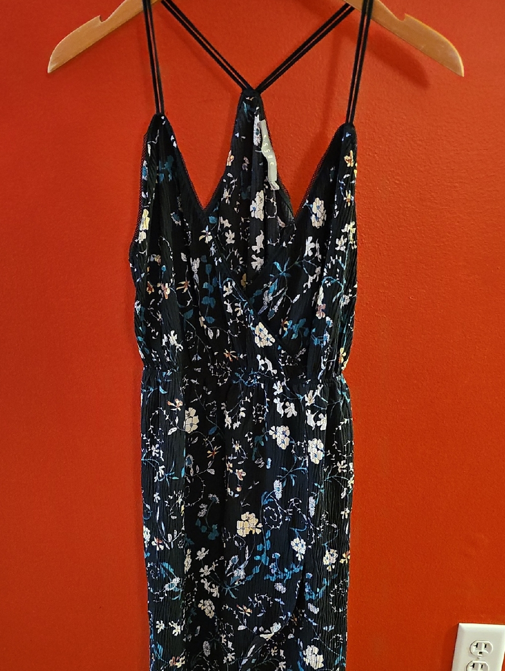 💕SALE! essue Black Floral High-Low Dress with Flowers. MUST BUNDLE
